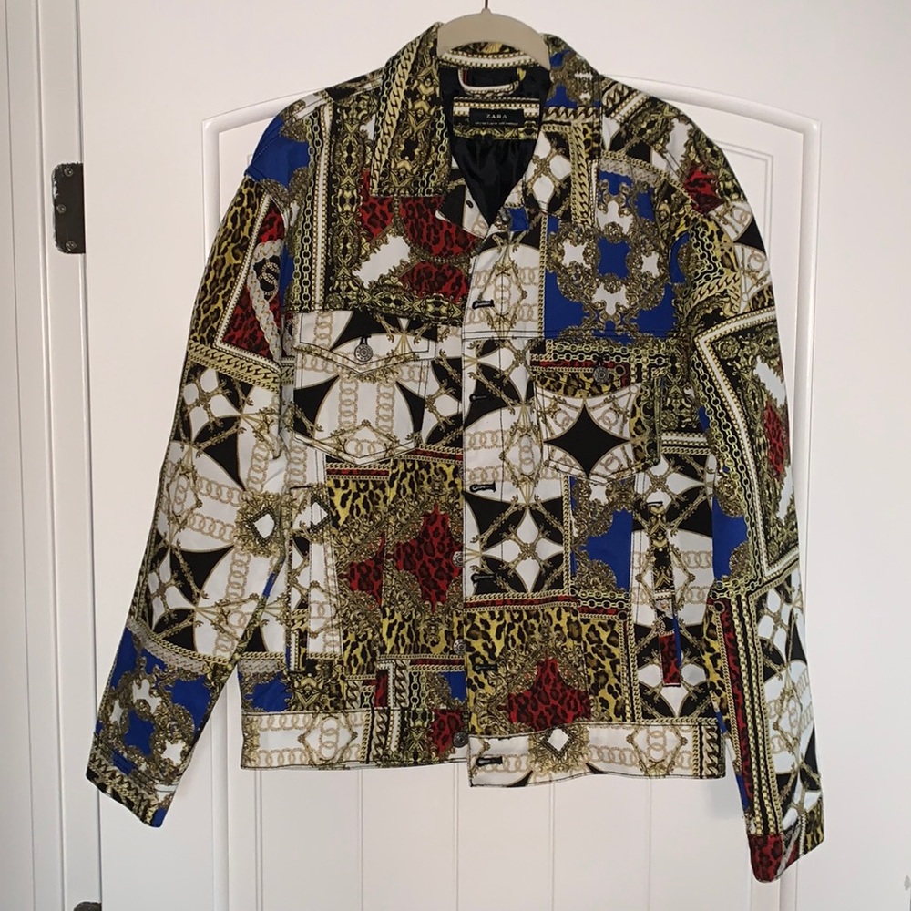 Leopard and chain detailed jean jacket.
